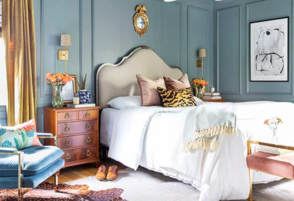 Kamar remaja dengan meja kerja bergaya vintage untuk nuansa Eropa yang nyaman